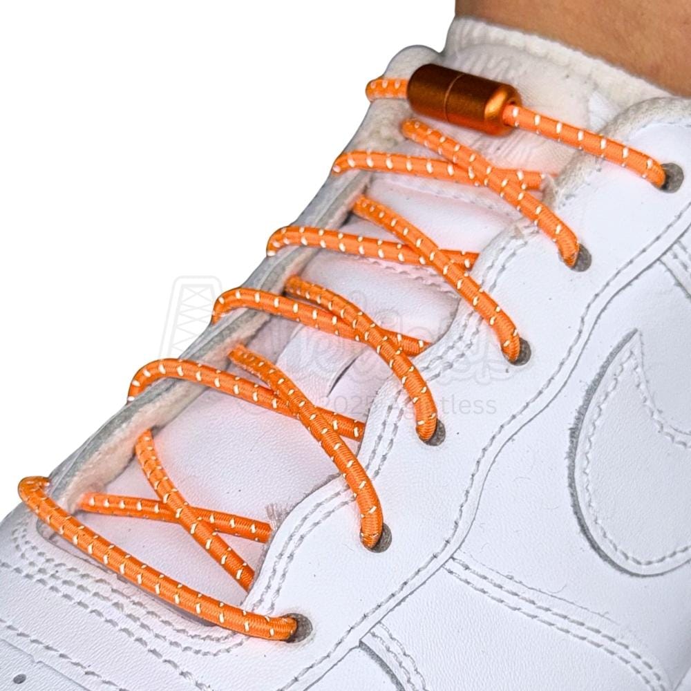 Elastische veters zonder strikken reflecterend 3mm capsule sluiting oranje geregen in witte Nike Air Force 1