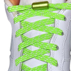 Elastische veters zonder strikken reflecterend 7mm capsule sluiting fluorescerend groen geregen in witte Nike Air Force 1