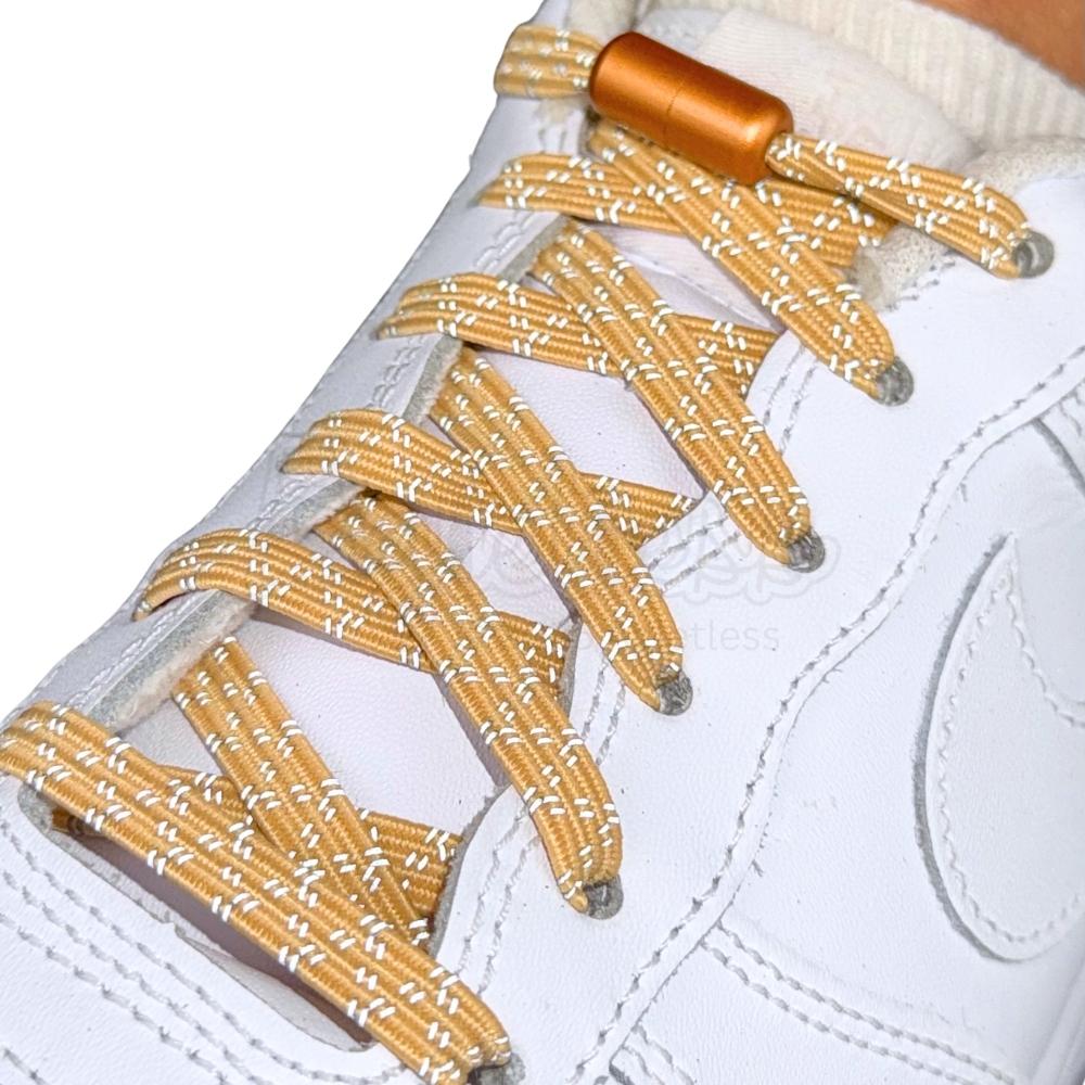 Elastische veters zonder strikken reflecterend 7mm capsule sluiting khaki geregen in witte Nike Air Force 1