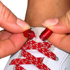 Elastische veters zonder strikken reflecterend 7mm capsule sluiting rood detailfoto van hoe de sluiting werkt