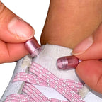 Elastische veters zonder strikken reflecterend 7mm capsule sluiting roze detailfoto van hoe de sluiting werkt