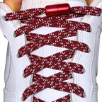 Elastische veters zonder strikken reflecterend 7mm capsule sluiting wijnrood geregen in witte Nike Air Force 1