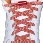 Elastische veters zonder strikken reflecterend 7mm capsule sluiting zalmroze geregen in witte Nike Air Force 1