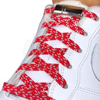 Elastische veters zonder strikken reflecterend 7mm magnetische sluiting rood geregen in witte Nike Air Force 1