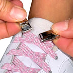 Elastische veters zonder strikken reflecterend 7mm magnetische sluiting roze detailfoto van hoe de sluiting werkt