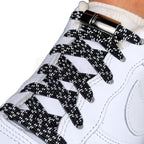 Elastische veters zonder strikken reflecterend 7mm magnetische sluiting zwart geregen in witte Nike Air Force 1