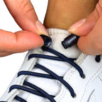 Elastische veters zonder strikken rond 3mm capsule sluiting marineblauw detailfoto van hoe de sluiting werkt