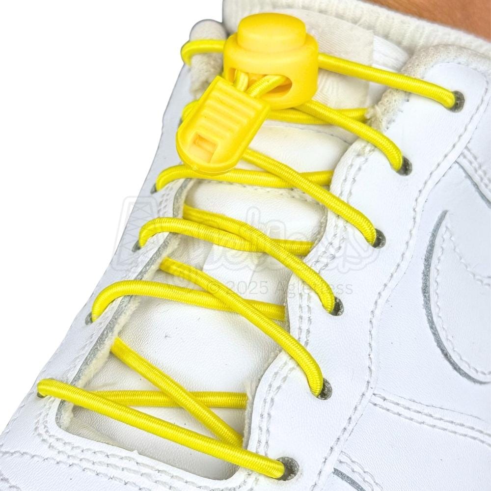 Elastische veters zonder strikken rond 3mm lock sluiting geel geregen in witte Nike Air Force 1