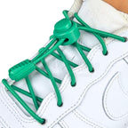 Elastische veters zonder strikken rond 3mm lock sluiting groen geregen in witte Nike Air Force 1
