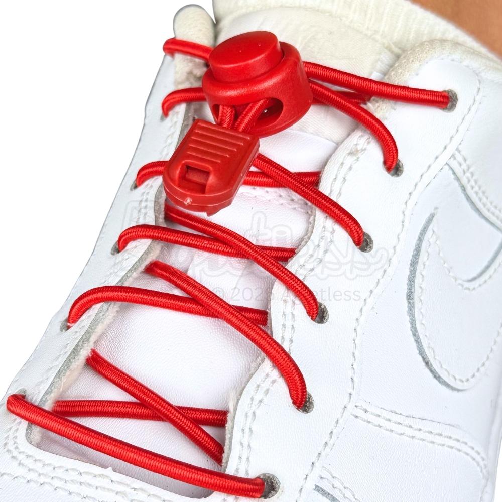 Elastische veters zonder strikken rond 3mm lock sluiting rood geregen in witte Nike Air Force 1