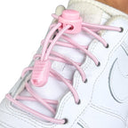 Elastische veters zonder strikken rond 3mm lock sluiting roze geregen in witte Nike Air Force 1