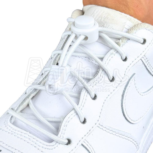 Elastische veters zonder strikken rond 3mm lock sluiting wit geregen in witte Nike Air Force 1