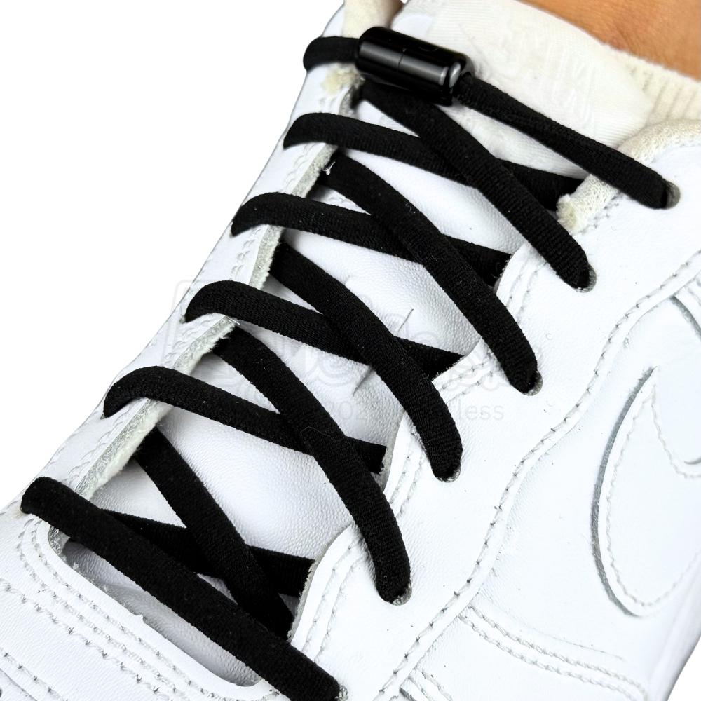 Elastische veters zonder strikken rond 5mm capsule sluiting zwart geregen in witte Nike Air Force 1