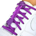 Elastische veters zonder strikken rond 5mm lock sluiting paars geregen in witte Nike Air Force 1