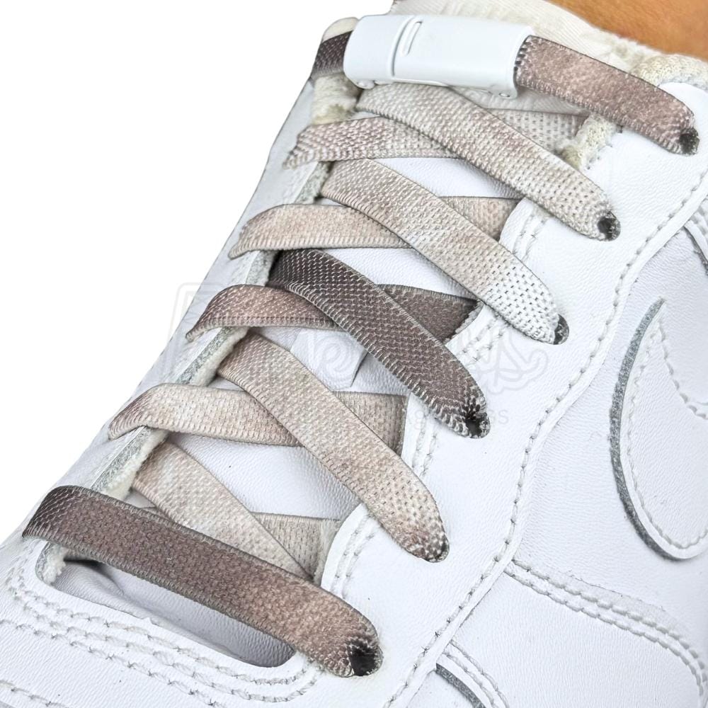 Elastische veters zonder strikken tie-dye 9mm magnetische sluiting bruin geregen in witte Nike Air Force 1