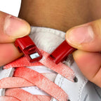 Elastische veters zonder strikken tie-dye 9mm magnetische sluiting rood detailfoto van hoe de sluiting werkt