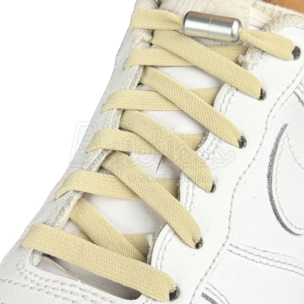 Elastische veters zonder strikken vintage 8mm capsule sluiting beige geregen in witte Nike Air Force 1