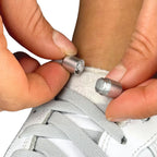 Elastische veters zonder strikken vintage 8mm capsule sluiting grijs detailfoto van hoe de sluiting werkt