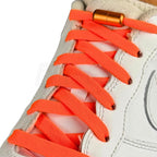 Elastische veters zonder strikken vintage 8mm capsule sluiting oranje geregen in witte Nike Air Force 1
