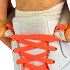 Elastische veters zonder strikken vintage 8mm onzichtbare clipjes oranje detailfoto van hoe de sluiting werkt