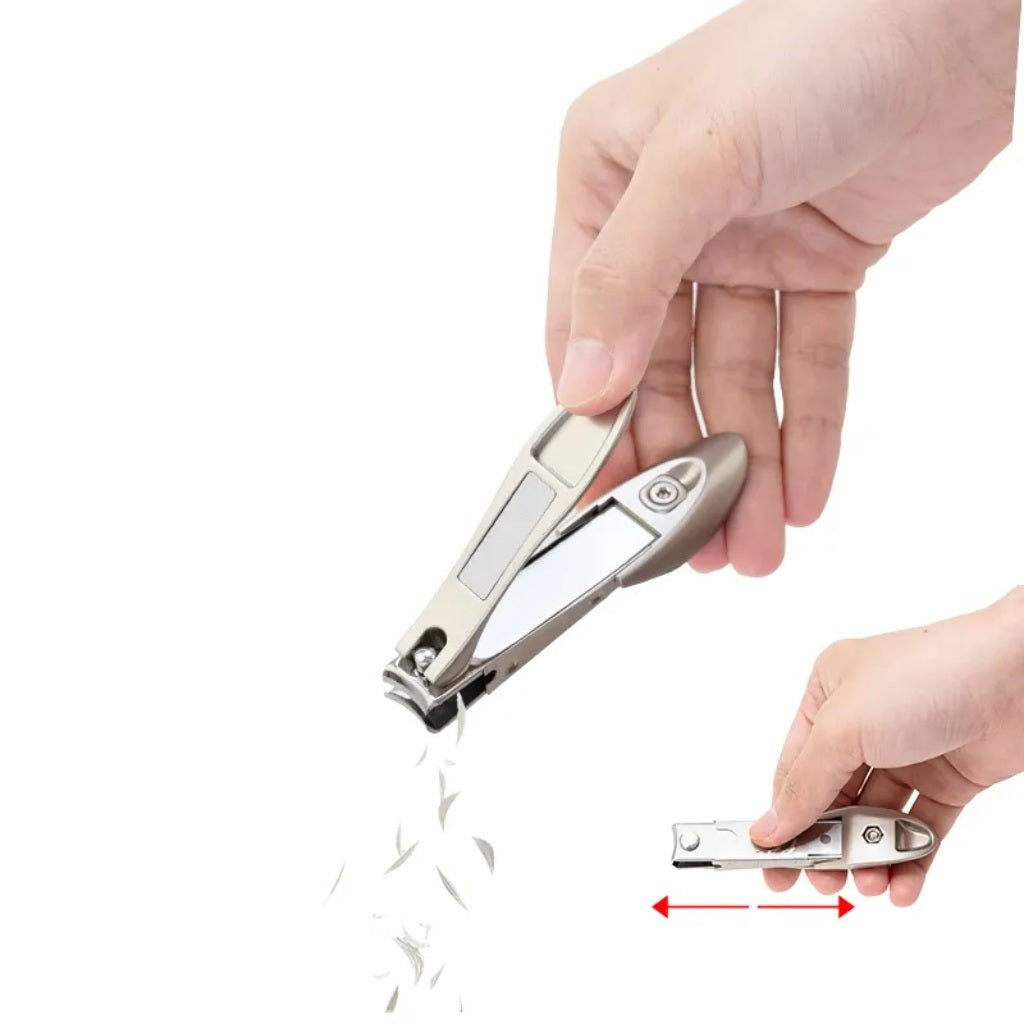 Iemand schuift het klepje van de Clipless® nagelknipper en toont het eenvoudig legen van het nagelopvangbakje.