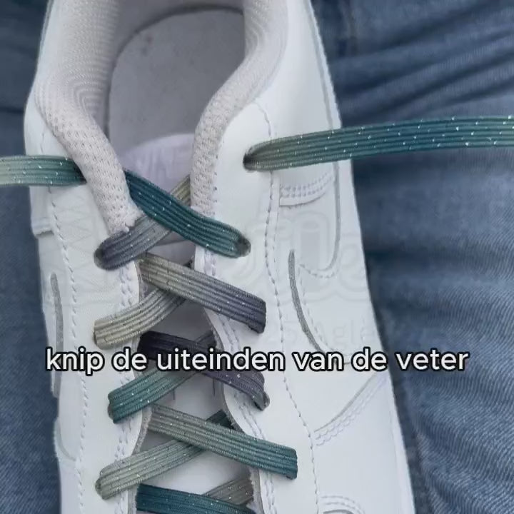 Videohandleiding waarin stap voor stap wordt uitgelegd hoe glitter stars elastische veters worden gemonteerd met een magnetische bling sluiting voor een sprankelend en praktisch resultaat