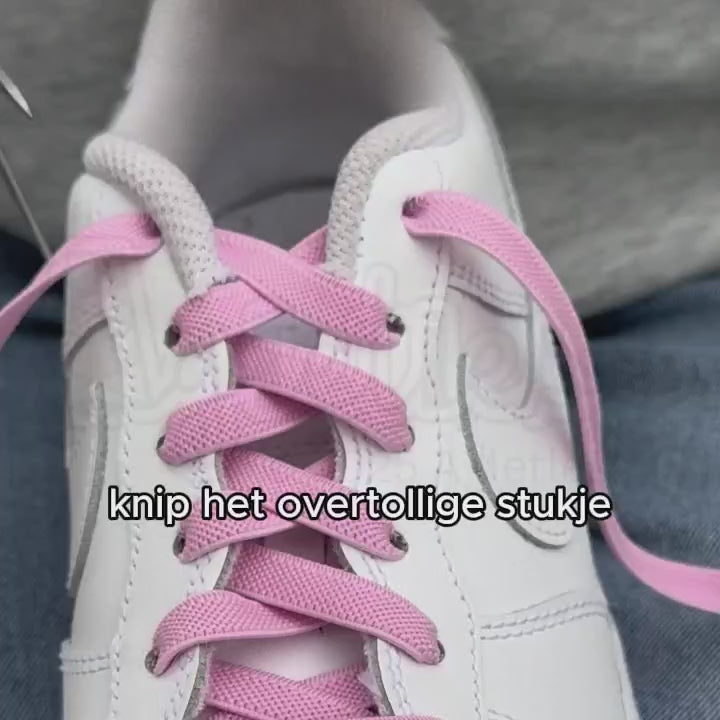 Praktische handleiding waarin te zien is hoe je platte roze elastische veters van 9 mm installeert met een magnetische sluiting voor een veilige en stijlvolle afwerking