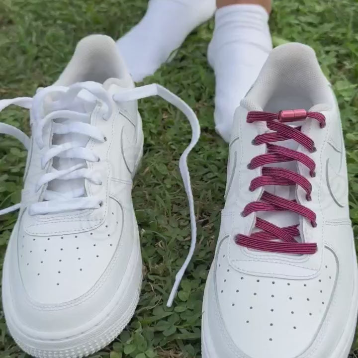 Filmpje van hoe je instapt in witte nike air force 1 met normale veters versus hoe je instapt in nike air force 1 met elastische veters glitter 6 mm capsule rozenrood