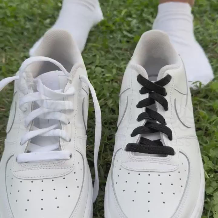Filmpje van hoe je instapt in witte nike air force 1 met normale veters versus hoe je instapt in nike air force 1 met elastische veters plat 9 mm clipje zwart