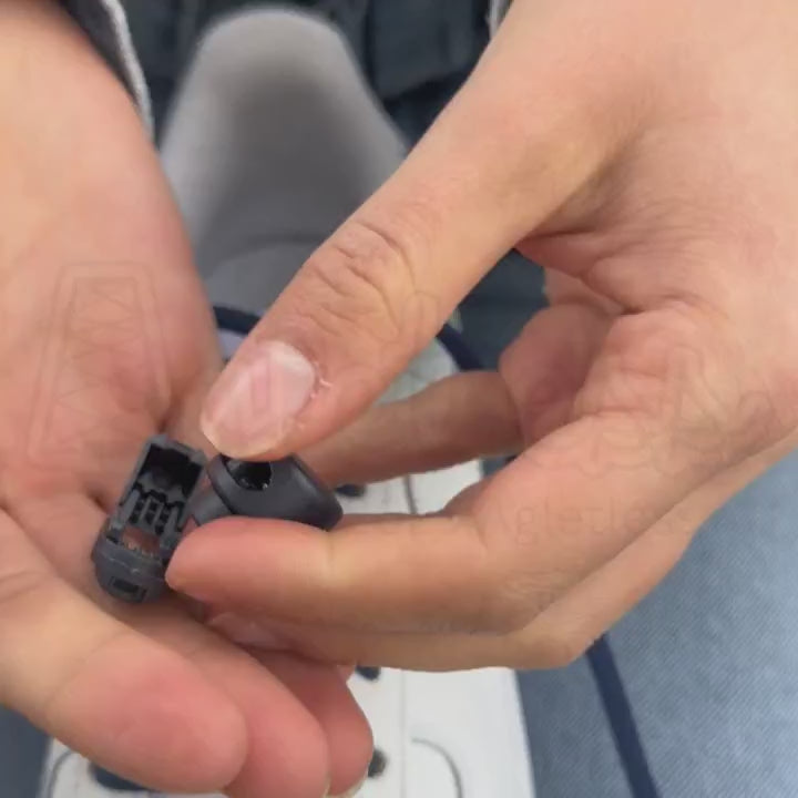 Video-uitleg waarin stap voor stap wordt uitgelegd hoe ronde elastische veters van 5 mm marineblauw worden voorzien van een lock-sluiting voor extra houvast en gemak