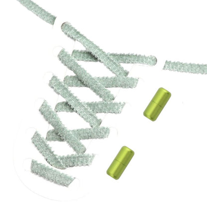 Jadegroene fluffy platte elastische veters met draaicapsule sluiting voor een unieke en comfortabele pasvorm zonder strikken