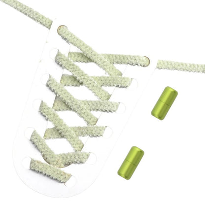 Lichtgroene fluffy platte elastische veters met draaicapsule sluiting voor een frisse en comfortabele pasvorm zonder strikken